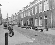 858914 Gezicht op de huizen Kievitdwarsstraat 32 (rechts) -lager te Utrecht.